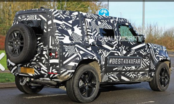 Các phiên bản hybrid của Range Rover và Range Rover Sport cũng sẽ sử dụng cấu trúc động cơ tương tự, với công suất 398 mã lực và mô-men xoắn 640 Nm. Ngoài ra, bản hiệu suất cao có thể dùng động cơ tăng áp 6 xi-lanh.