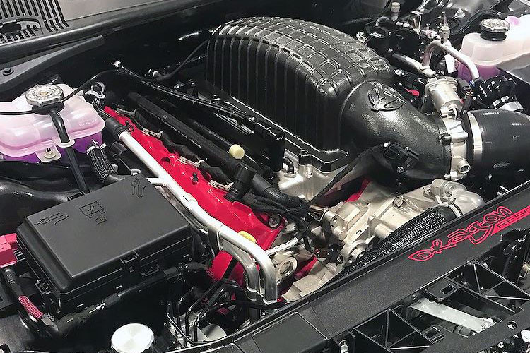 Cùng với đó là một loạt các thay đổi khác bên trong động cơ.