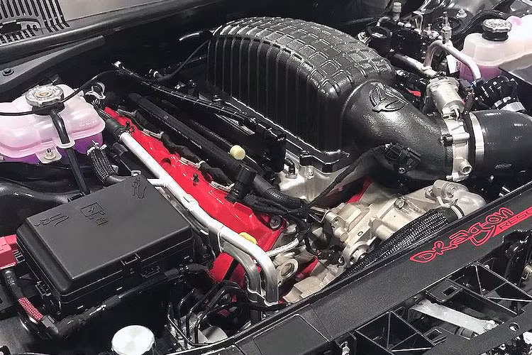 Cùng với đó là một loạt các thay đổi khác bên trong động cơ.