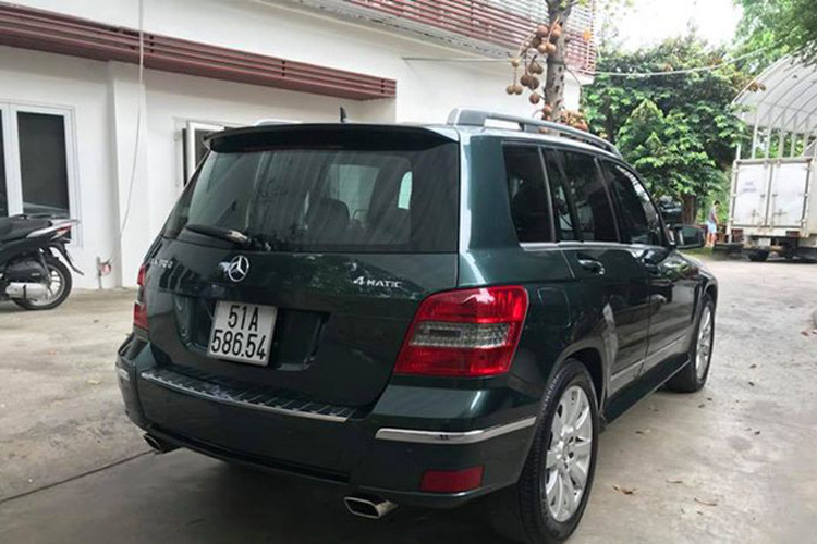Mức giá Mercedes-Benz GLK 300 này hiện trên thị trường xe cũ chỉ khoảng hơn 600 triệu đồng rẻ hơn đến gần 3 lần so với giá 1,6 tỷ mua mới.