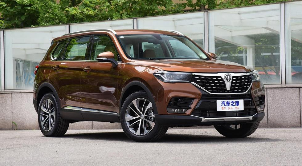 Do nắm giữ 50% cổ phần của BMW Brilliance, thương hiệu chuyên phân phối xe BMW tại Trung Quốc nên có lẽ việc mẫu xe Brilliance V7 sử dụng nên tảng của BMW là điều được xem là dễ hiểu. Xe có kích thước tương đương BMW X3, trang bị động cơ BMW N18, 4 xy-lanh 1.6 lít cho công suất 280 mã lực.