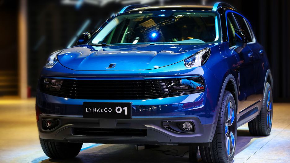 Chiếc crossover hybrid Lynk &amp; Co 01 là một trong những mẫu xe ôtô Tàu nhái được cho là sử dụng khung gầm và một số tính năng, động cơ bên trong của xe Volvo XC40.