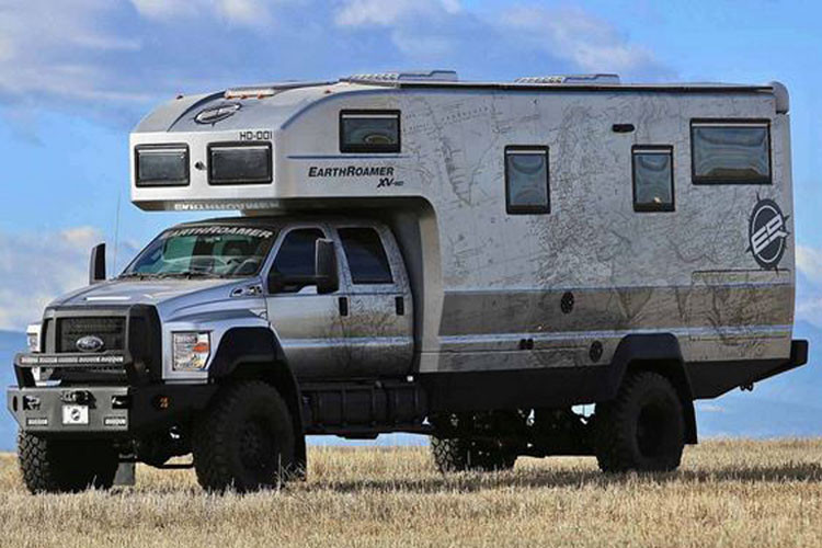 Hệ thống tời 15 tấn phía trước sẽ giải quyết vấn đề xe bị mắc kẹt bất kì nơi đâu một cách dễ dàng.