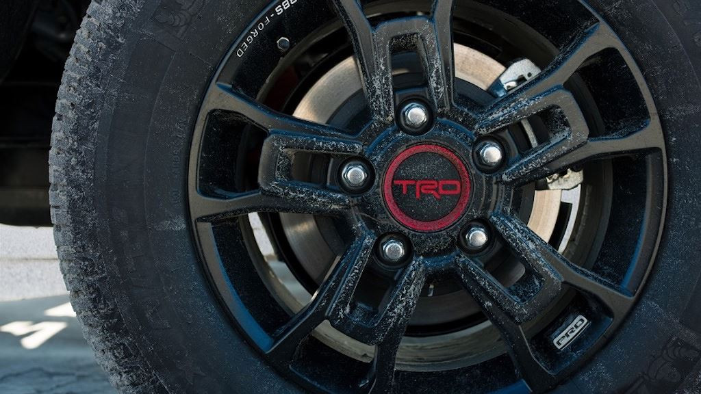 Bộ mâm 18 inch bằng hợp kim nhôm cực khủng giúp xe có thể vượt qua mọi địa hình hiểm trở.