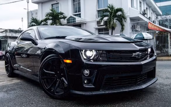 Được đánh giá là Chevrolet Camaro ZL1 độc nhất Việt Nam tính đến thời điểm hiện tại, mẫu xe "cơ bắp" được săn đón nhiều nhất. Nguồn ảnh: Vietmy, Vietdaily.
