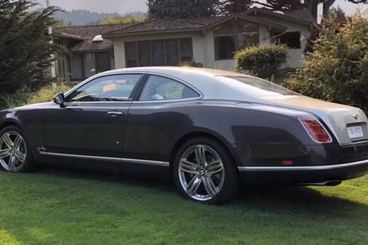 Về truyền động, Ares Design đã tối ưu hóa phần mềm ECU để giúp động cơ V8 6,75 lít tiêu chuẩn trên Mulsanne sản sinh hơn 591 mã lực và 1.100Nm mô-men xoắn cực đại, chiếc xe độ cũng được trang bị hệ thống treo thể thao có thể hạ gầm thêm 20mm.