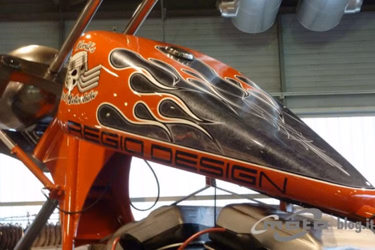 Cận cảnh bình nhiên liệu thiết kế lạ và to nhất từng thấy.