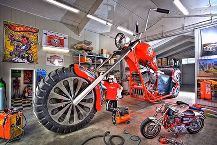 Kích thước của xe lần lượt là cao 5.100 mm, dài 10.030 mm, rộng 2.490 mm và có trọng lượng lên tới 5,5 tấn.