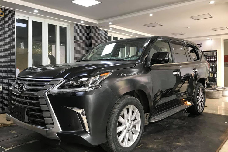 Nếu không biết chiếc Lexus LX570 2008 từ trước thì chắc hằn không ít người sẽ nhầm tưởng đây là chiếc LX570 2018 thật sự.