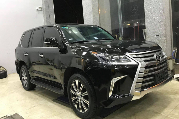 Chiếc xe sang Lexus LX570 cũ đời 2008 tại Nghệ An được chủ nhân nâng cấp lên thế hệ mới phiên bản năm 2018. Hiện nay, một chiếc LX570 2018 nhập khẩu chính hãng ở Việt Nam có giá hơn 9 tỷ đồng nên việc lên đời như thế này giúp chủ nhân chiếc xe tiết kiệm đươc chi phí đáng kể.