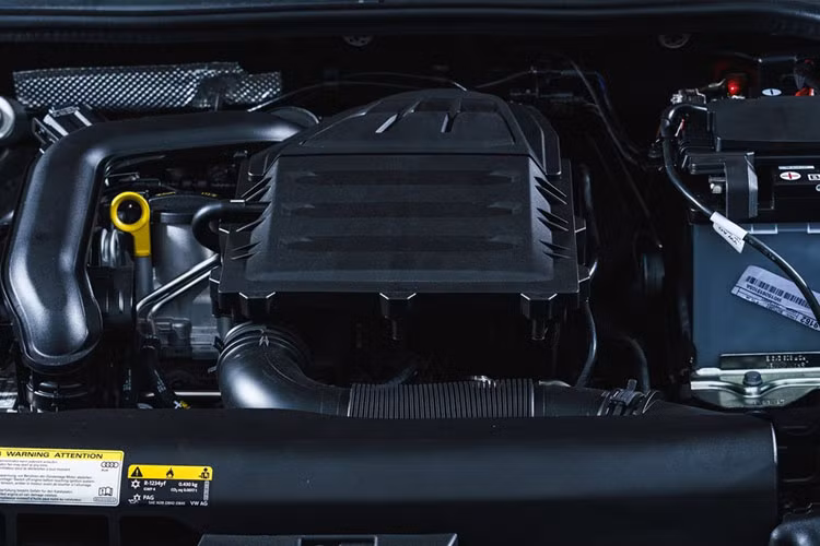 Audi A1 2019 ở cả ba phiên bản sẽ đều sử dụng động cơ tăng áp 30 TFSI 3 xy-lanh, dung tích 1.0L sản sinh công suất 114 mã lực và mô-men xoắn cực đại 200 Nm. Động cơ này giúp xe có thể tăng tốc 0-100 km/h trong 9,4 giây đối với phiên bản hộp số tự động 7 cấp và 9.5 giây đối với tùy chọn hộp số tay 6 cấp.