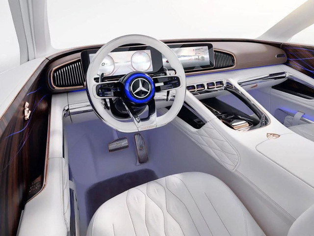 Nội thất bên trong rất thanh lịch, hiện đại. Mặt táp lô bọc da nâu sang chảnh.