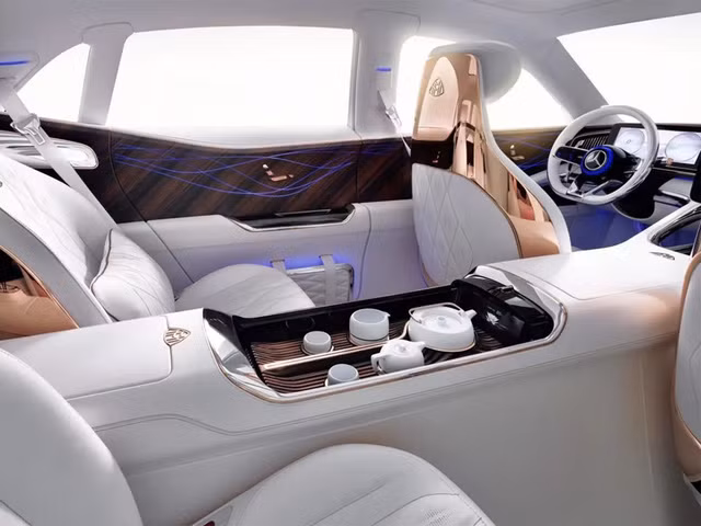 Nhiều tiện nghi được trang bị trên xe.