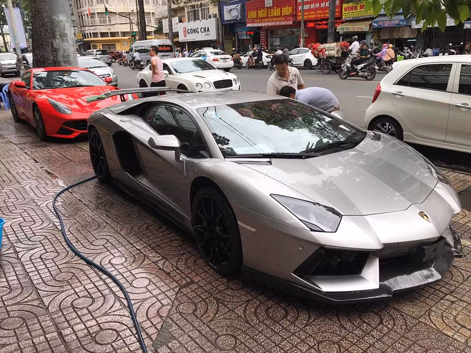 Thông tin siêu xe Lamborghini Aventador độ DMC độc nhất Việt Nam là thành viên mới trong bộ sưu tập siêu xe của Chủ tịch Trung Nguyên - đại gia Đặng Lê Nguyên Vũ khiến không ít dân đam mê xe phải ghen tỵ.