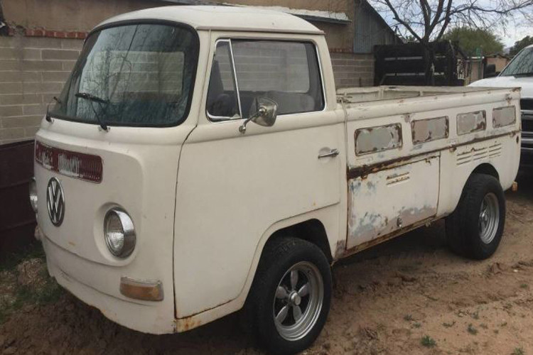 Volkswagen cũng đóng góp vào phân khúc xe bán tải với m&#x8;ẫu Volkswagen Type 2. Tuy nhiên mẫu xe này đã bị khai tử vào năm 2013.