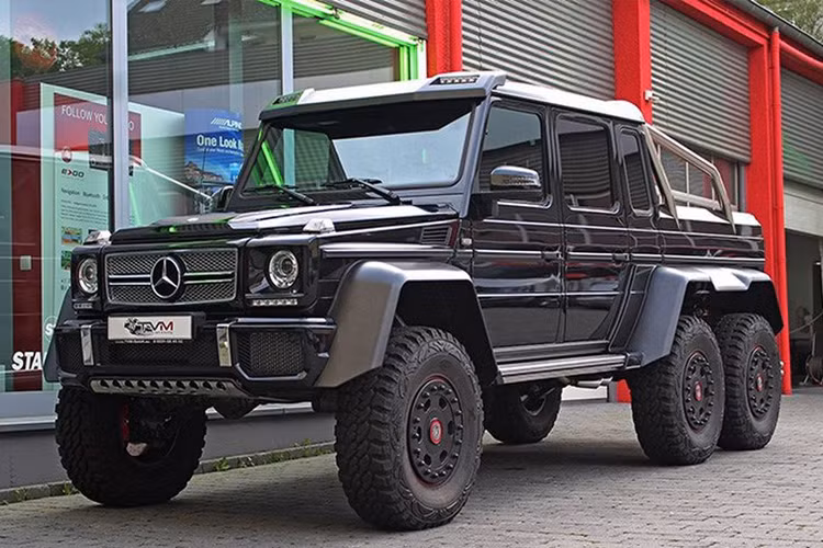 Bán tải Mercedes-AMG G63 6x6 có thể tăng tốc từ 0 – 100 km/h chỉ cần 6 giây, mức tiêu thụ nhiên liệu khoảng 13,8 lít/100km. Mẫu xe này trước đó được phát triển dành riêng cho quân đội Úc có công suất mạnh lên đến 536 mã lực.