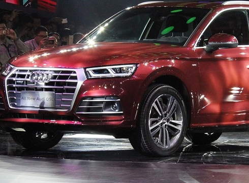 Về cơ bản, thiết kế ngoại thất xe vẫn giữ nguyên so với bản chuẩn. Lưới tản nhiệt trước rộng, nối liền với cụm đèn pha 2 bên, tích hợp dải đèn LED định vị ban ngày hình chữ L.