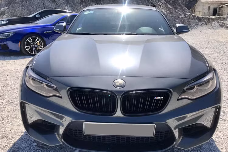 Dù không biết rõ số km xe đã lăn bánh nhưng đánh giá về ngoại hình xe cả trong và ngoài đều còn rất mới do chỉ sử dụng ít và được giữ gìn.