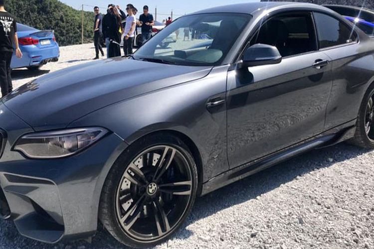 Được biết mẫu xe này cập bến Việt Nam mới chỉ từ năm 2016. Sau hai năm sử dụng, chiếc xe thể thao BMW M2 hàng hiếm này rao bán giá 2,45 tỷ được cho là rất hời.