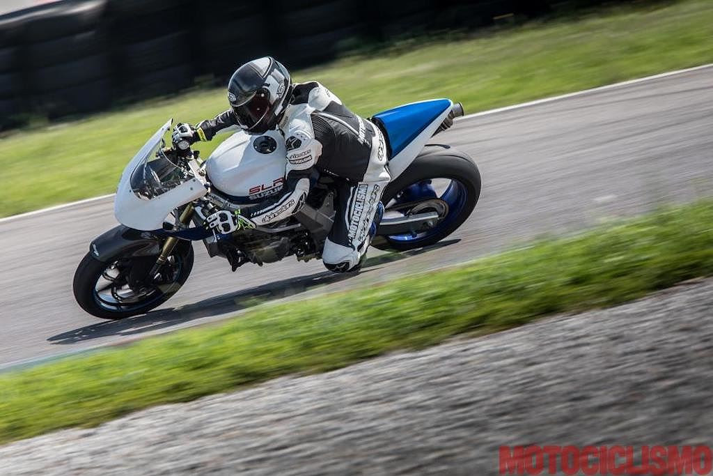 Với những gì đã làm, Fabbris Moto đã tạo nên chiếc xe SLR700 hàng khủng đạt hiệu năng đúng như họ mong đợi - chiếc xe có thể hoàn thành mỗi vòng đua trong thời gian ngắn hơn cả các dòng superbike mạnh hơn gấp đôi