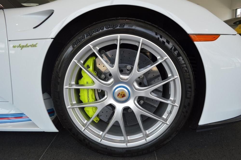 Bộ mâm đa chấu sơn bạc được làm bằng chất liệu ma-giê siêu nhẹ