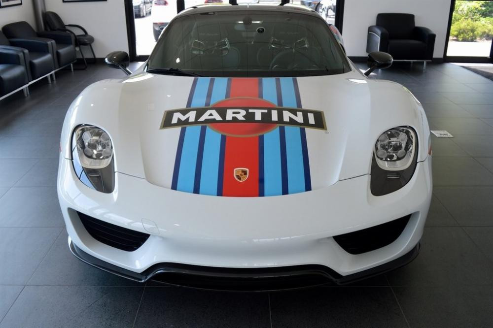 Mức giá trên được cho là giá cắt cổ mặc dù xe vẫn còn rất mới từ trong lẫn ngoài.