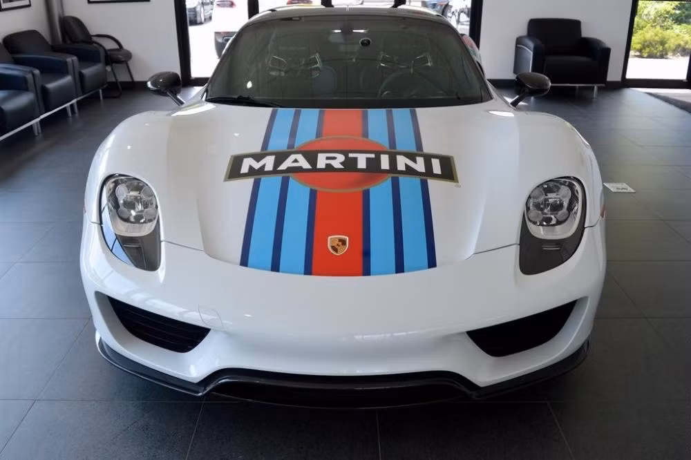 Mức giá trên được cho là giá cắt cổ mặc dù xe vẫn còn rất mới từ trong lẫn ngoài.