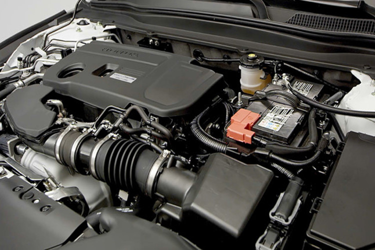 Ở Mỹ, Honda Accord được trang bị khối động cơ xăng tăng áp 1.5L tương tự như “đàn em” Civic, nhưng lại có công suất mạnh hơn một chút ở mức 192 mã lực cùng hộp số tự động CVT.