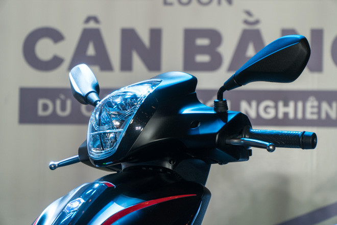 Cận cảnh thiết kế đầu xe. Xe được trang bị cụm đèn LED hiện đại.