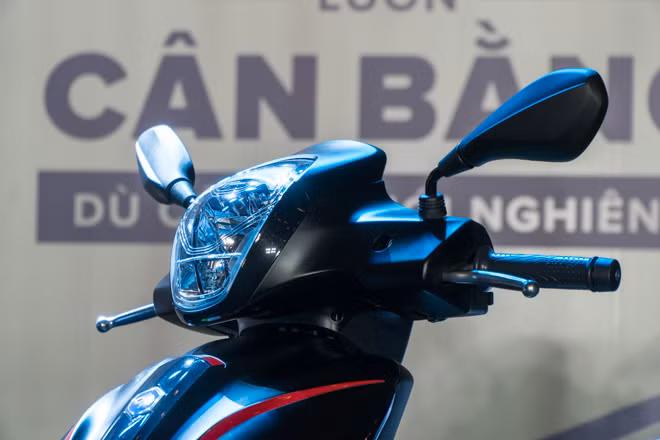 Cận cảnh thiết kế đầu xe. Xe được trang bị cụm đèn LED hiện đại.