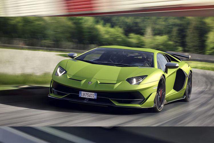 Xe được trang bị động cơ V12 sẽ được sử dụng trên 900 model, mỗi chiếc trang bị khối động cơ V12 hút khí tự nhiên, dung tích 6.5L, sản sinh công suất 770 mã lực và mô-men xoắn 720 Nm. Trọng lượng khô của xe giảm xuống còn 1.525 kg.