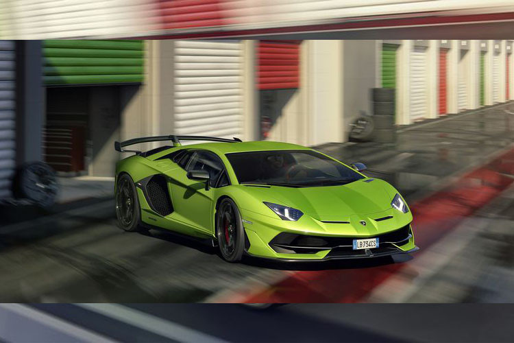 Aventador SVJ được đánh giá sẽ là siêu bò thương mại nhanh nhất trên trường đua Nurburgring. Xe sở hữu ngoại thất màu xanh lá tươi sáng Bright Green.