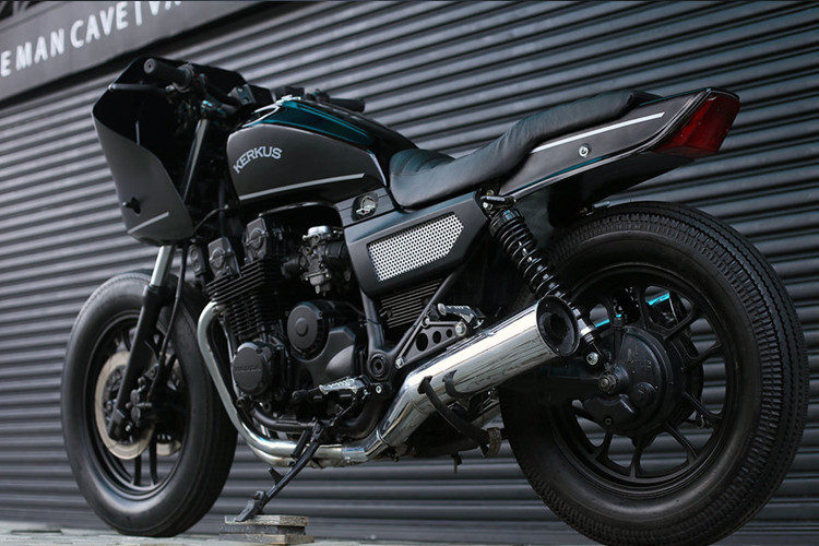 Phiên bản của cảnh sát được trang bị bộ mâm 18F/16R, ngược so với những chiếc Honda CBX750 thương mại.