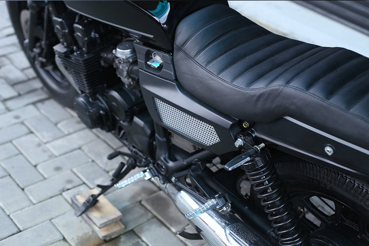 Yên xe làm thủ công từ da Nappa bởi Has Cushion.