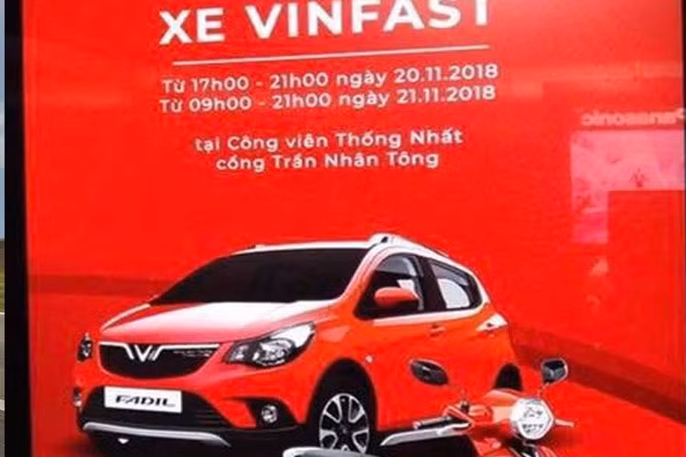 Dù phải đến 20/11 sắp tới mới chính thức ra mắt nhưng hình ảnh mẫu xe giá rẻ VinFast Fadil vừa xuất hiện trên banner quảng cáo khiến người tiêu dùng Việt càng trở nên tò mò hơn.