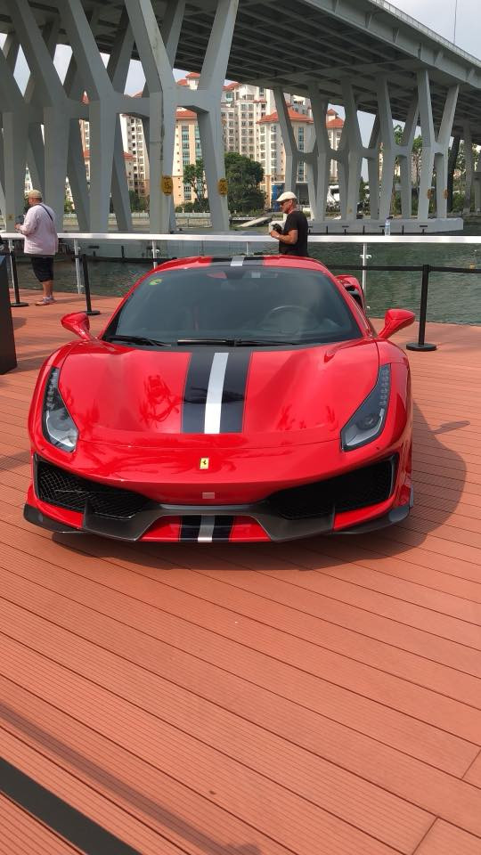 Tại sự kiện này, hãng siêu xe Ferrari đã tranh thủ giới thiệu chiếc Ferrari 488 Pista. Siêu phẩm này được trưng bày bên trong đường đua Marina Bay Street Circuit.