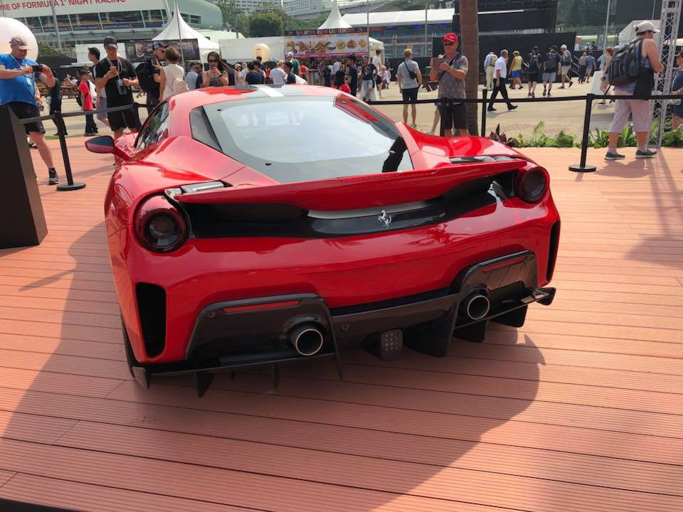 Siêu xe này đã được hãng Ferrari tinh chỉnh lại nhằm mang đến công suất tối đa 711 mã lực tại tua máy 8.000 vòng/phút và mô-men xoắn cực đại 770 Nm tại tua máy 3.000 vòng/phút.