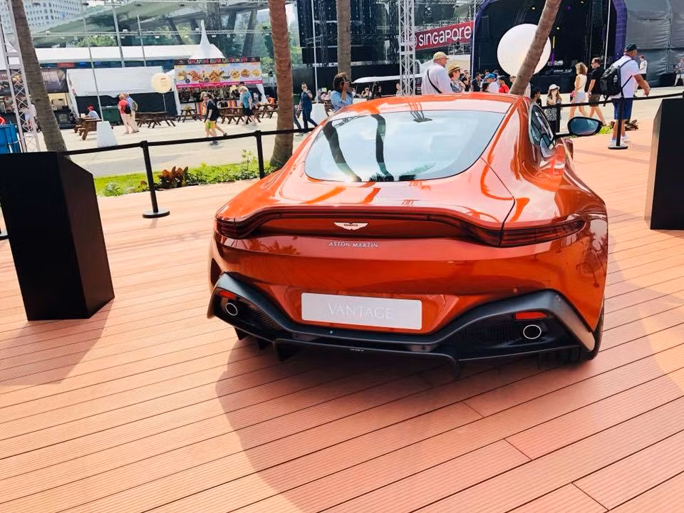 Aston Martin V8 Vantage 2018 được trang bị động cơ V8, tăng áp kép, dung tích 4.0 lít do Mercedes-AMG sản xuất. Aston Martin V8 Vantage 2018 được dự kiến sẽ mắt Việt Nam vào cuối năm nay.