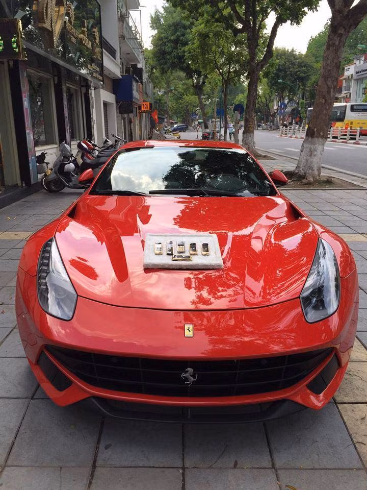 Được biết, "siêu ngựa" của đại gia Hà Nội chuẩn bị tham gia hành trình Car &amp; Passion 2018 là chiếc F12 Berlinetta đầu tiên được đưa về nước.