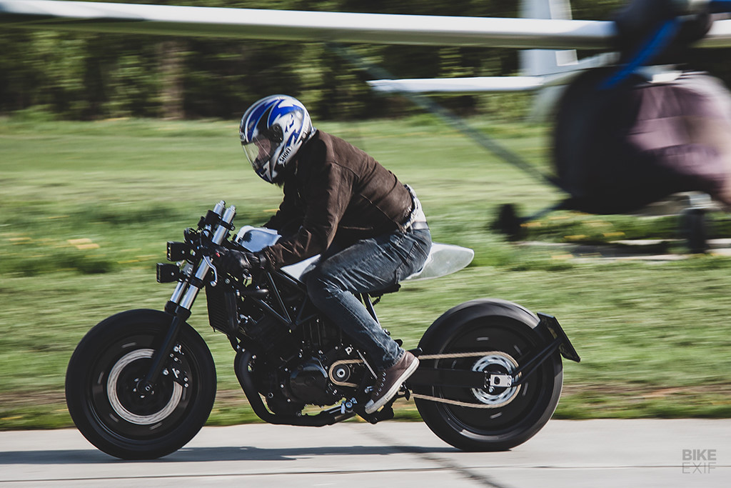 Tác phẩm xế nổ Yamaha TRX850 độ dùng tay lái clip on từ LSL, được đặt thấp hơn ban đầu để tạo dáng ngồi chồm.