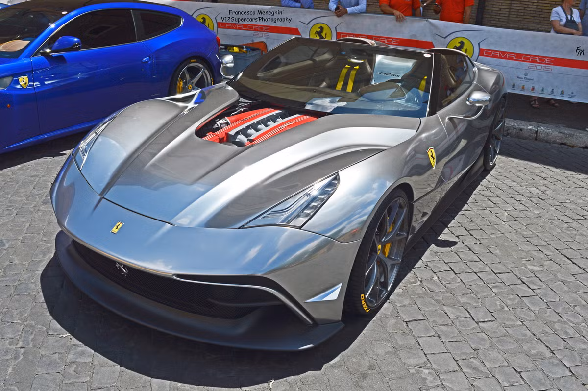 Ferrari F12 TRS thực chất được phát triển dựa trên siêu xe F12 Berlinetta tương tự F12tdf nhưng với số lượng cực hạn chế và giá thành vô cùng cao. Theo Ferrari, F12 TRS ra đời tại chi nhánh Special Projects.
