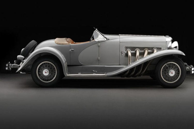 Duesenberg SSJ có thân xe siêu nhẹ do LaGrande sản xuất, trục cơ sở ngắn hơn, tổng trọng lượng xe nhẹ hơn giúp xe đạt tới tốc độ 225 km/h.