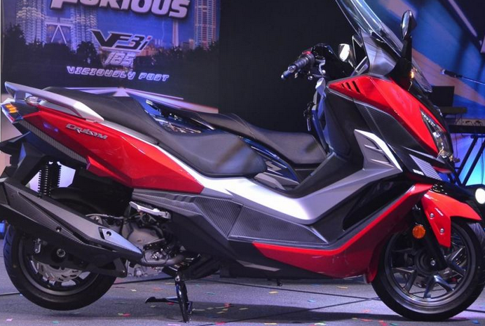 Nhiều đánh giá cho rằng thiết kế của SYM CRUiSYM 250i 2018 khá đồ sộ so với nhiều mẫu xe tay ga cỡ lớn đang hiện hành.