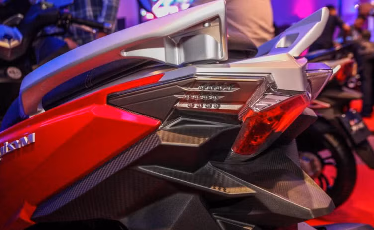 Xe ga SYM CRUiSYM được trang bị động cơ xylanh đơn, dung tích 249cc, sản sinh công suất 21,1 mã lực tại tua máy 7.500 vòng/phút và mômen xoắn cực đại 23,5 Nm tại tua máy 5.500 vòng/phút.