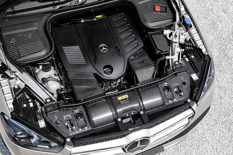Biến thể GLE 300d được trang bị động cơ diesel 4 xy-lanh, dung tích 2.0L sản sinh công suất 241 mã lực và mô-men xoắn 500 Nm. Động cơ này giúp xe tăng tốc 0-100 km/h trong 7,2 giây trước khi đạt tốc độ tối đa 225 km/h. Mức tiêu hao nhiên liệu vào khoảng 6,1 l/100 km.