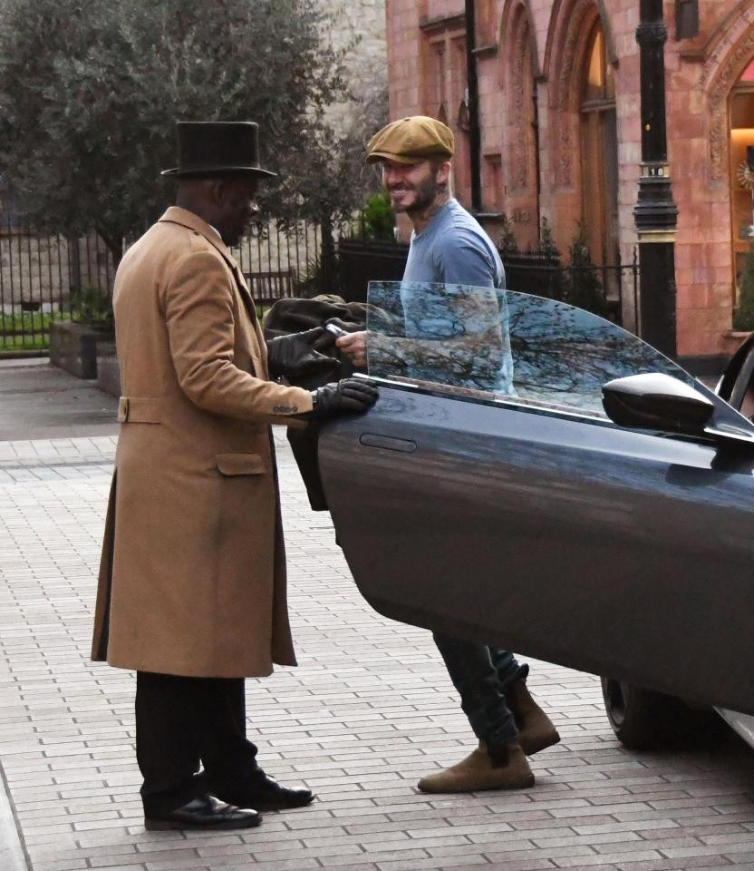 Daivid Beckham bị bắt gặp bên ngoài khách sạn Connaught (London, Anh), khi anh bước ra từ một mẫu xe hoàn toàn mới, chiếc Aston Martin DBS Superleggera phiên bản 2018.
