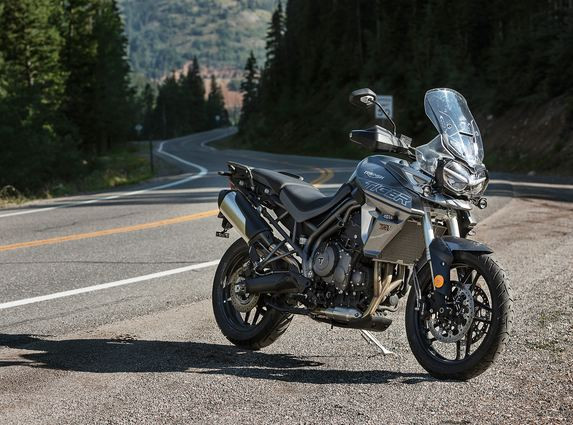 Hai mẫu môtô Triumph Tiger 800 XC và XR 2018 vừa chính thức ra mắt tại Malaysia với nhiều biến thể khác nhau đáp ứng nhu cầu của người chơi xe.