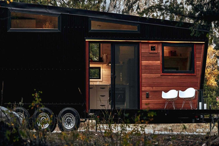 Xe thiết kế có cửa các phòng ban, cửa sổ, cửa gió rất đầy đủ. Được biết các kỹ sư nhà Land Ark phải mất đến 3-4 tháng mới chế tạo, hoàn thành xong chiếc xe Draper đặc biệt này.