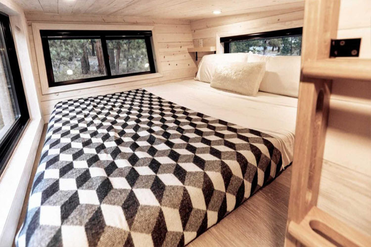 Phòng ngủ cũng rất rộng.