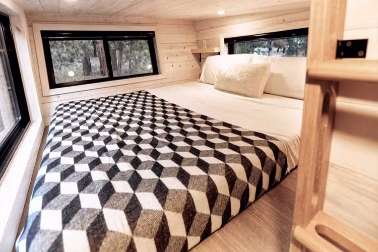 Phòng ngủ cũng rất rộng.